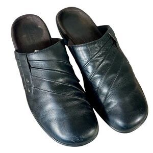 Clarks Black Leather Mules Clogs Women's Size 9 Slip On Shoes Wedge Style Heel